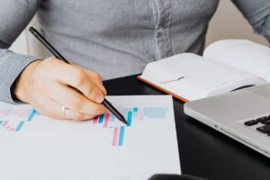 Leia mais sobre o artigo Domine o consórcio: como usar, vantagens e riscos