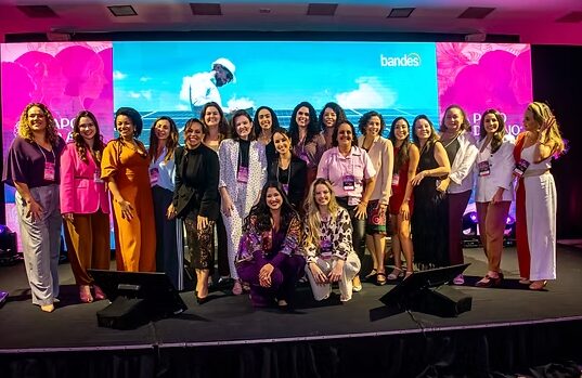 Leia mais sobre o artigo Michelle Vilarinho, VP da Via Direta, defende protagonismo financeiro feminino em maior evento de liderança do Espírito Santo